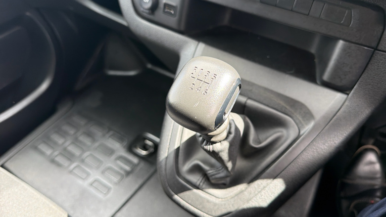 Vauxhall Vivaro L2 Diesel 3100 2.0d 145PS Pro H1 Van